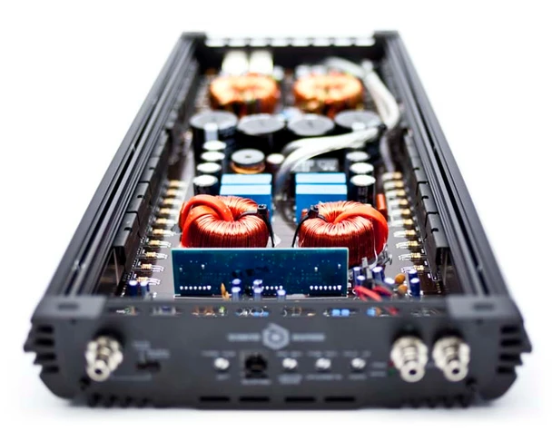 SoundQubed Q1-2200.2 Monoblock Amplifier – image 3